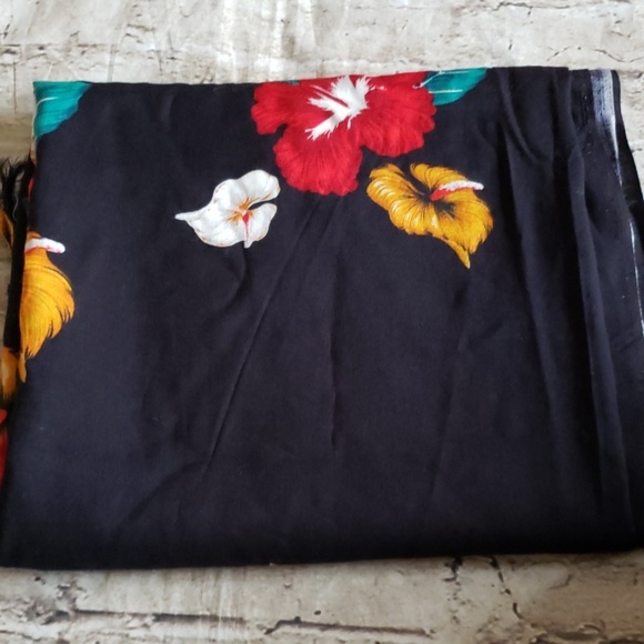 100% Rayon floral scarf - Picture 4 of 4